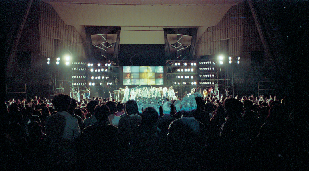ARB本番ステージ。初のコンサート映像演出