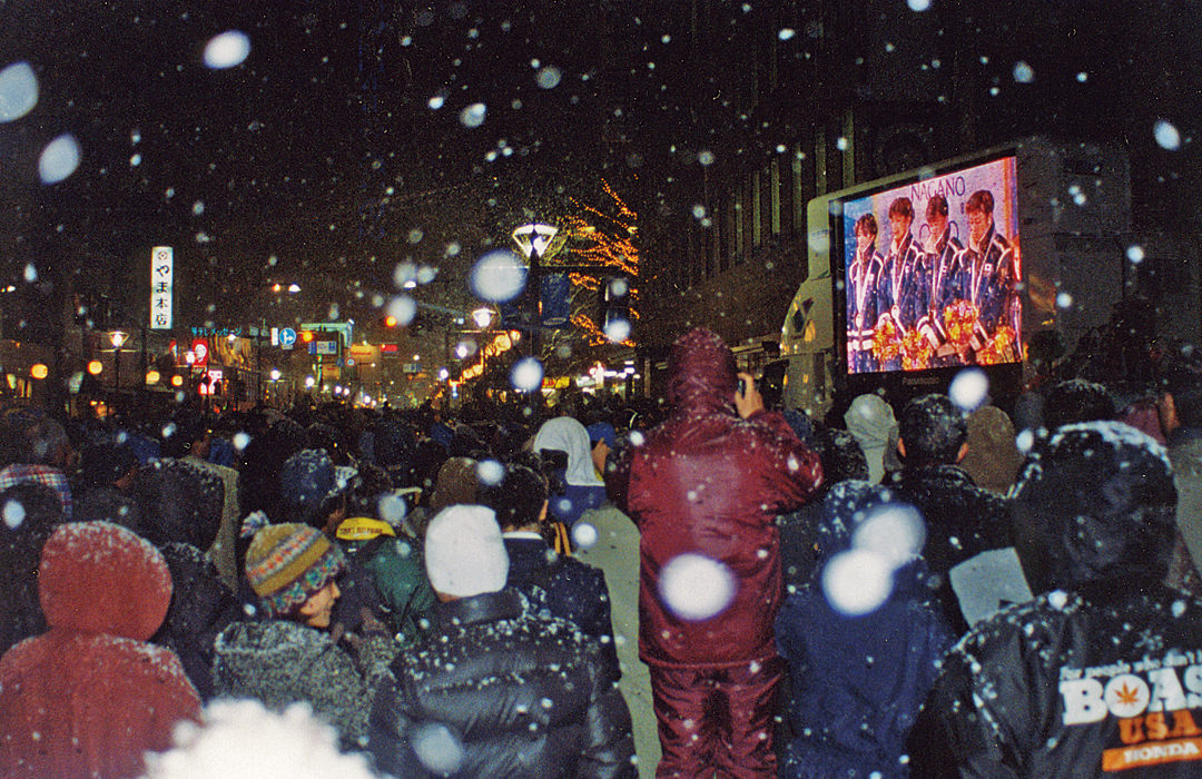 長野冬季オリンピック（1998年）。セントラルスクエア前のメディアランナー