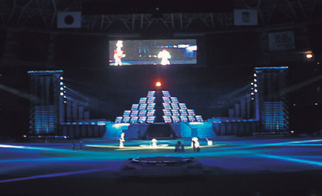 大阪営業所が受注した「第3回東アジア競技大会開会式」（2001年）