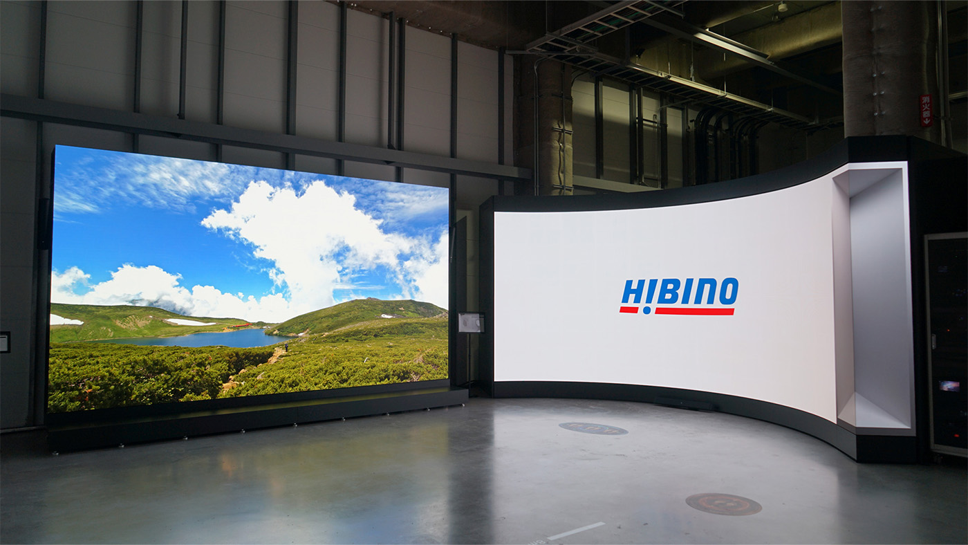 屋内用ハイエンド4K 曲面のLEDディスプレイ・システム 写真